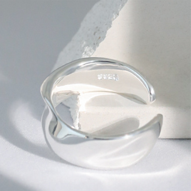 curved Ear cuff