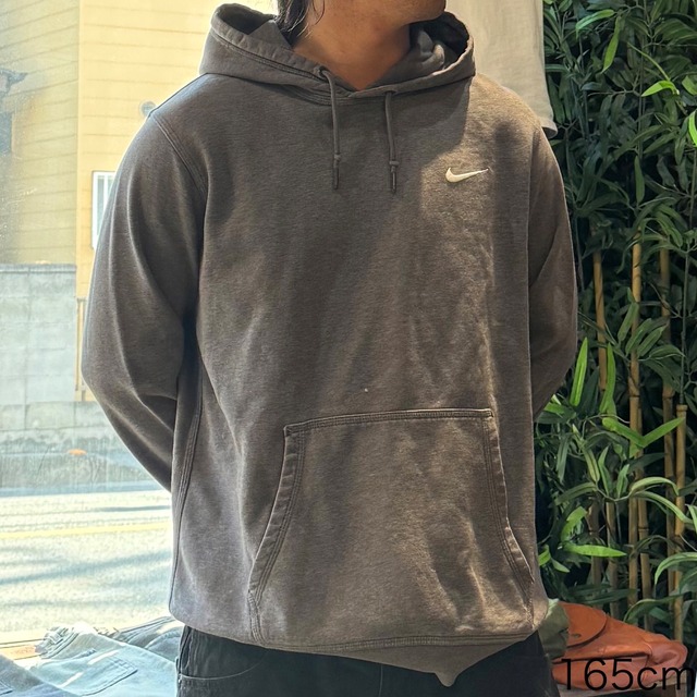 NIKE   パーカー　L