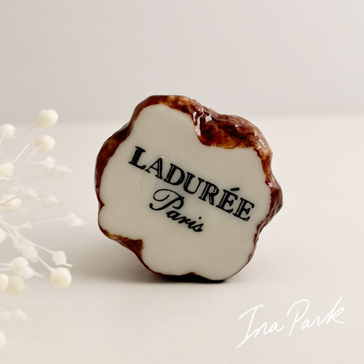 LADUREE ラデュレ 2010年 フェーヴ LADURÉE 2002 カヌレ フェーヴ フェーブ フランス製 ラデュレ