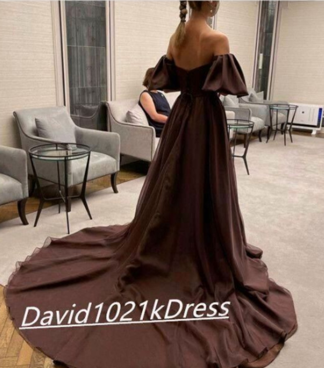 ブラウンカラードレス ベアトップ パフスリーブ トレーン 姫袖  