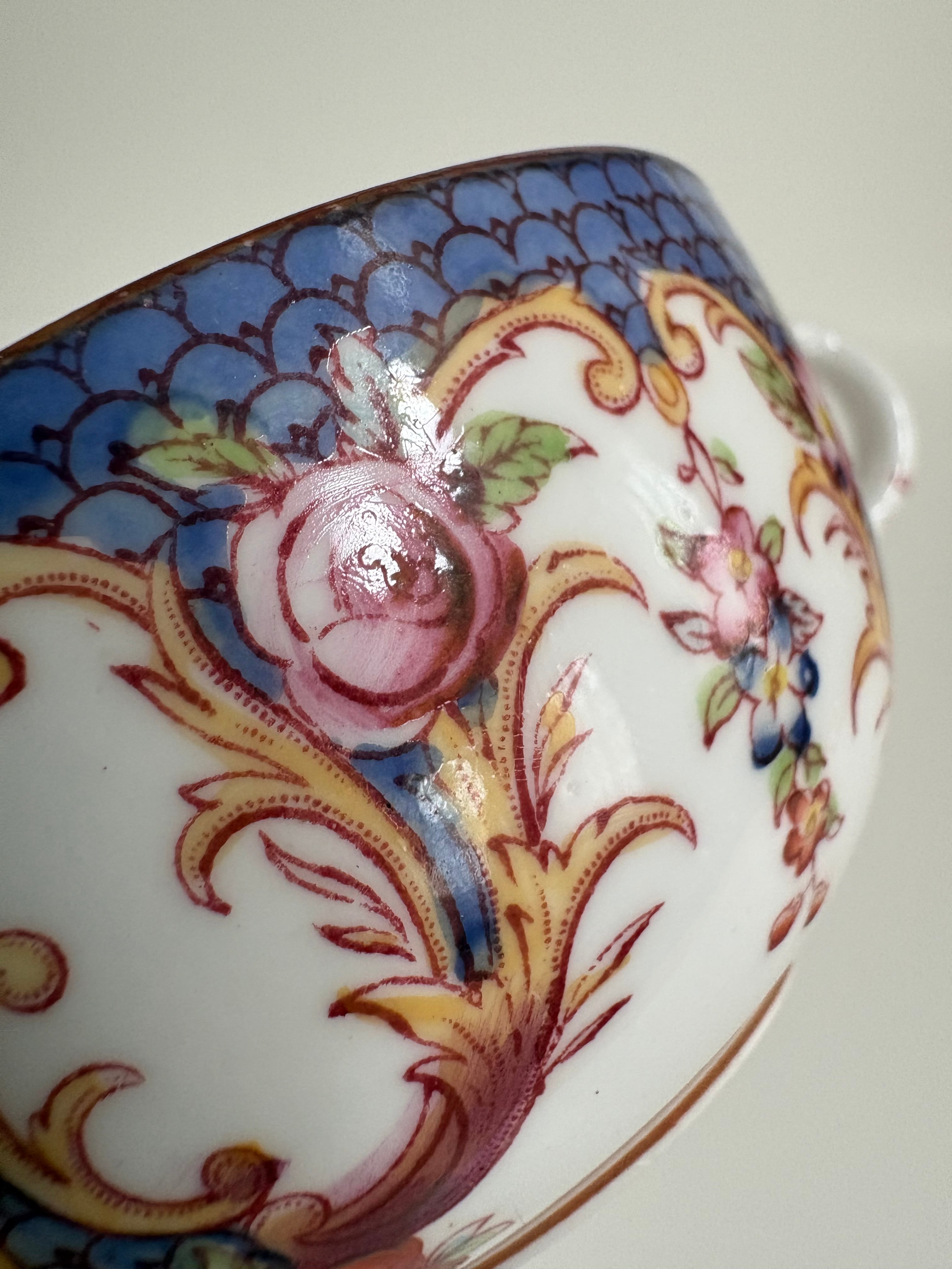 サルグミンヌ MINTON No.146 ティーカップ（青紫の花と唐草模様