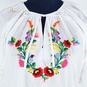 【フォークダンス衣装】ホワイト トップス ブラウス 白 花柄 刺繍 赤 黄 緑 紫 水色 カラフル 七分袖 明るい ポップ かわいい