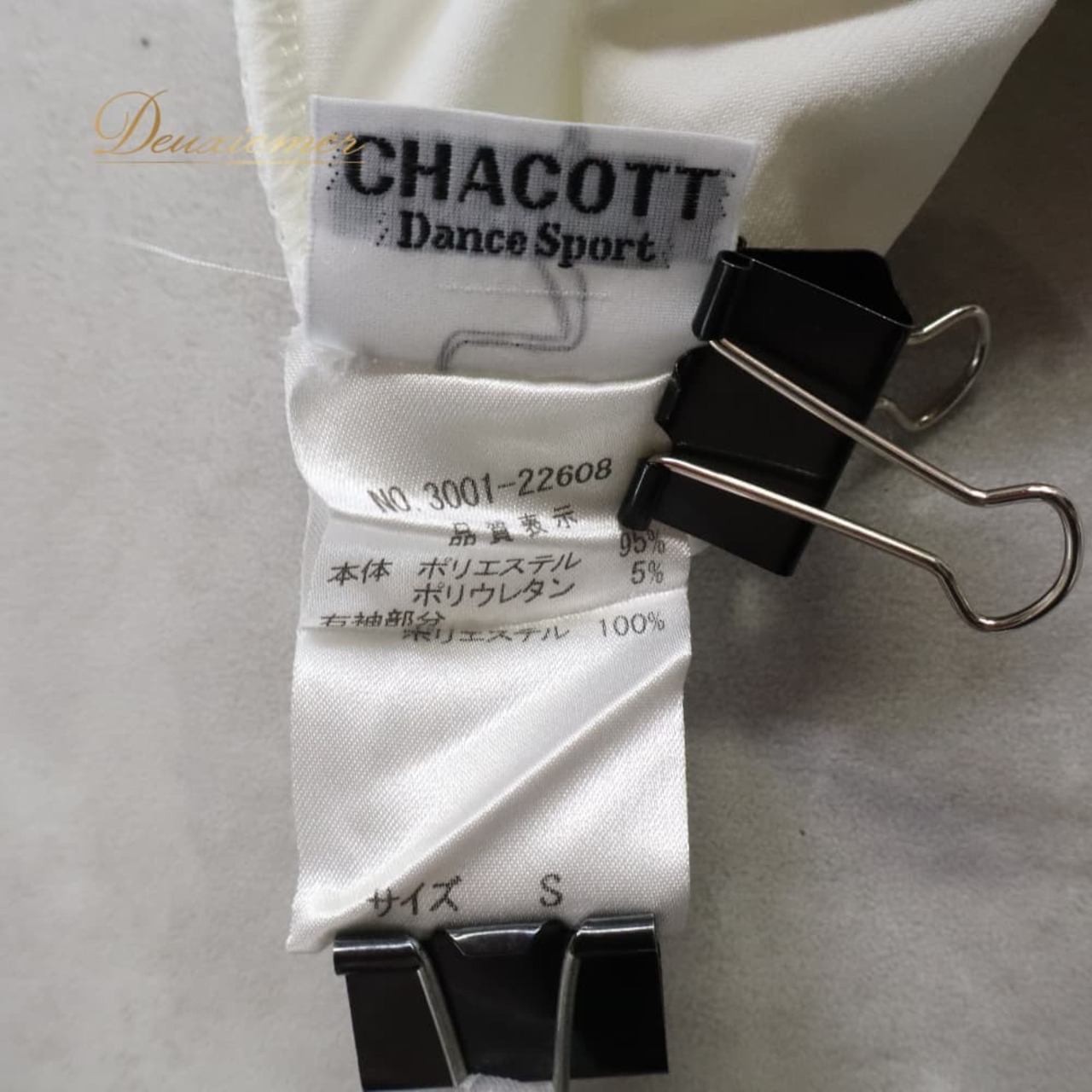 社交ダンス 衣装 Chacott Dance Sport チャコット ダンススポーツ トップス シャツ ブラウス レッスンウェア ホワイト系 日本製 白 長袖 チュール 透け感 リボン ギャザー 華やか アシンメトリー デザイントップス かわいい おしゃれ 上品 真っ白 練習着 レッスン 練習 チュール袖 フリル フェミニン きれいめ シンプル 綺麗 無地 伸縮性あり 練習用 ダンス衣装 トレーニングウェア インナー付き風