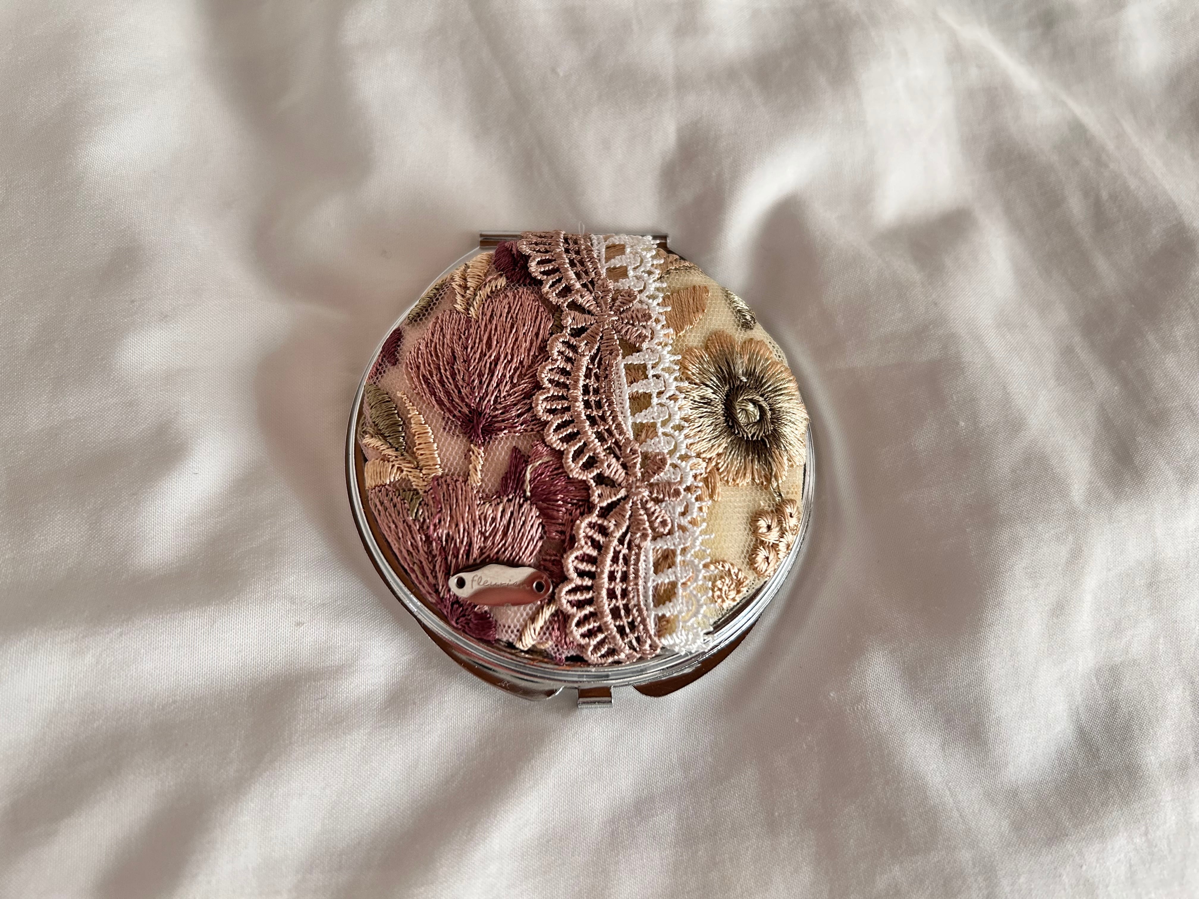 インド刺繍 リボン コンパクトミラー 鏡 ブラウン×グリーン レース