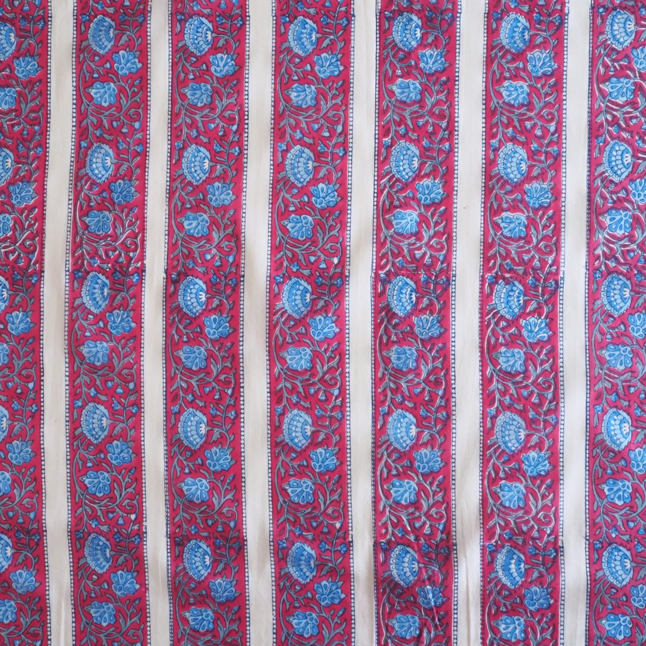 ブロックプリント生地【50cm単位】インド綿  ストライプ柄 白×赤×水色 #55423-RD3