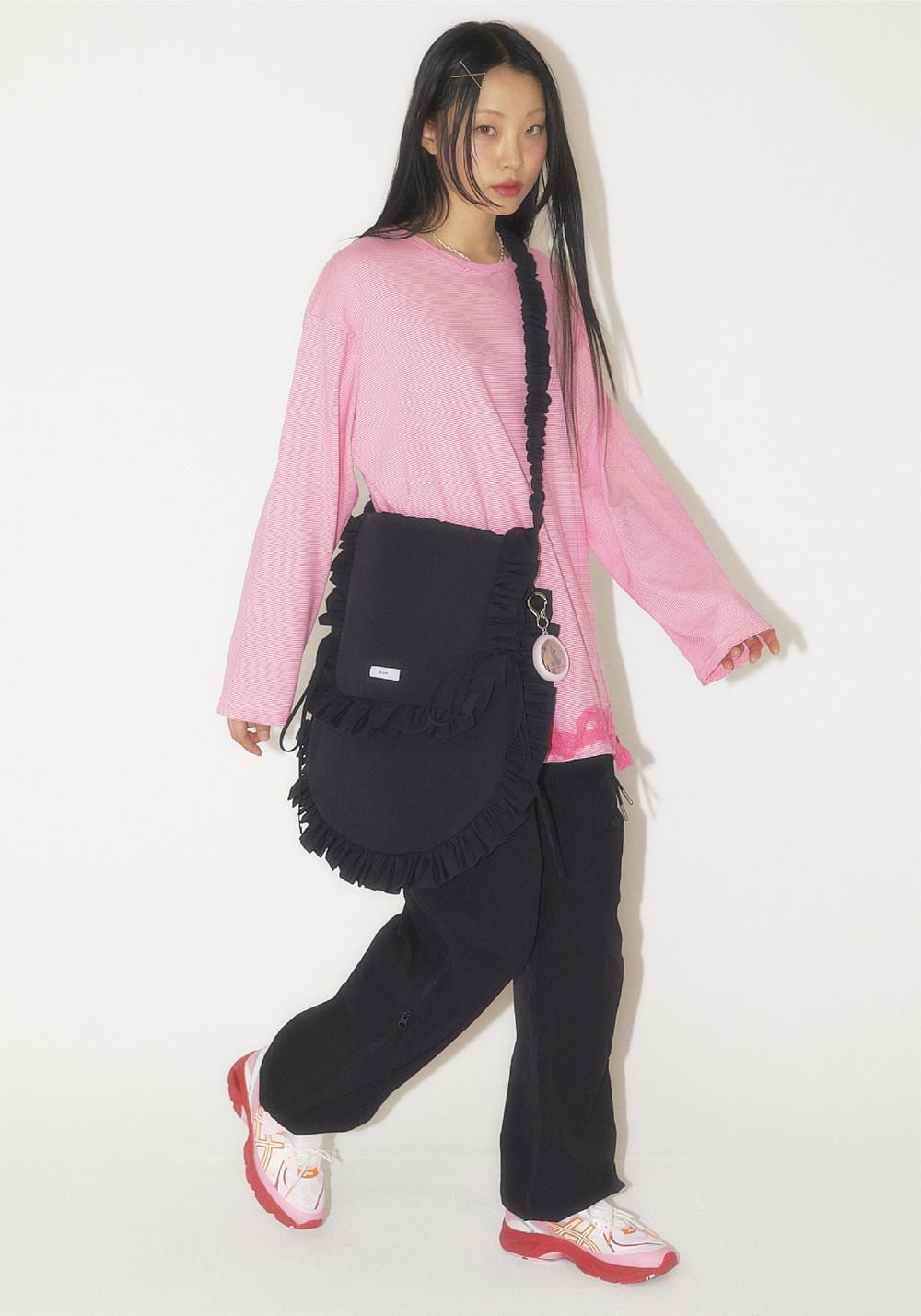 ☆IVE レイ 着用！！【SOIF drink】Venti Oversized Ruffle Cross Bag