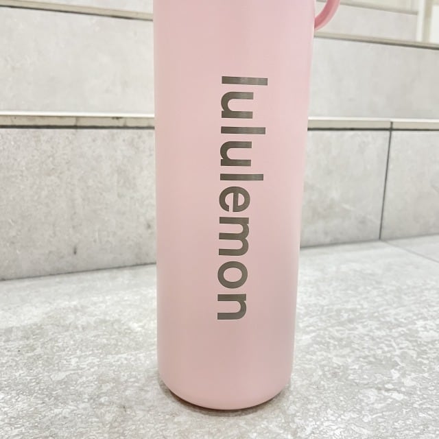 【lululemon】ルルレモン 水筒 大容量 スポーツボトル 710ml ピンク 白 pink white 蓋つき水筒 ハワイ HAWAII ギフト  プレゼント ｍ