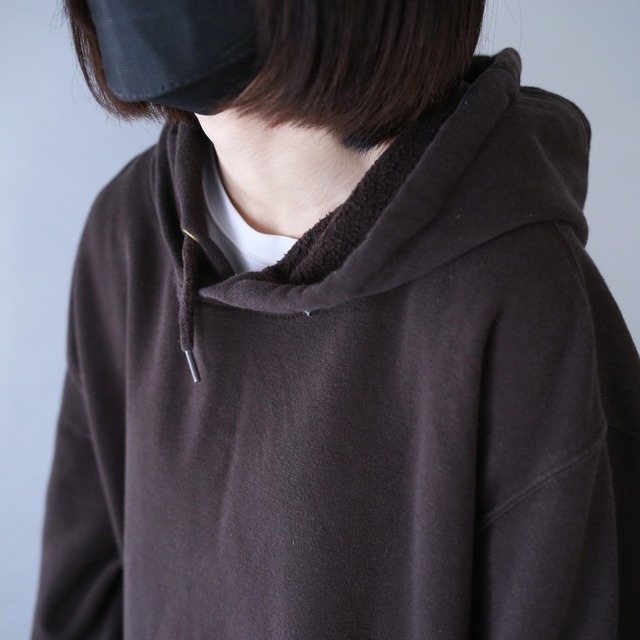 "Carhartt" sleeve logo printed over silhouette dark brown sweat parka