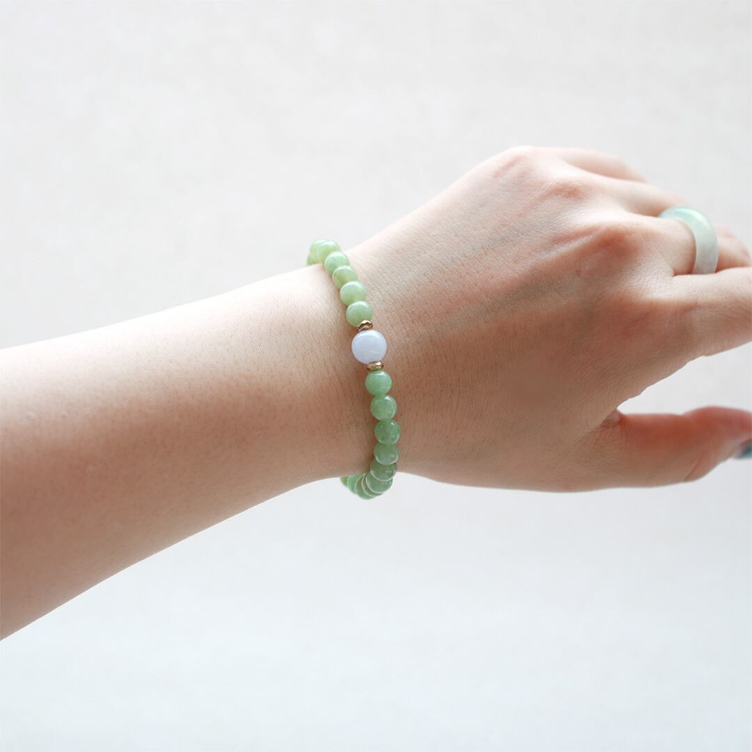 緑と紫のコントラストが爽やか！濃い紫のワンポイントカラーが