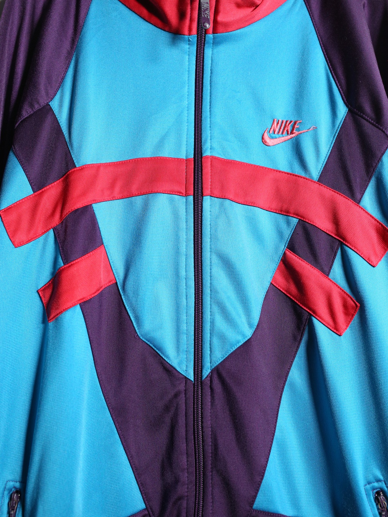 "NIKE" psychedelic color over silhouette track jacket - 10