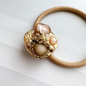 ブラウンボタン装飾のヘアゴム（ゴールド）No.009 | Botonique