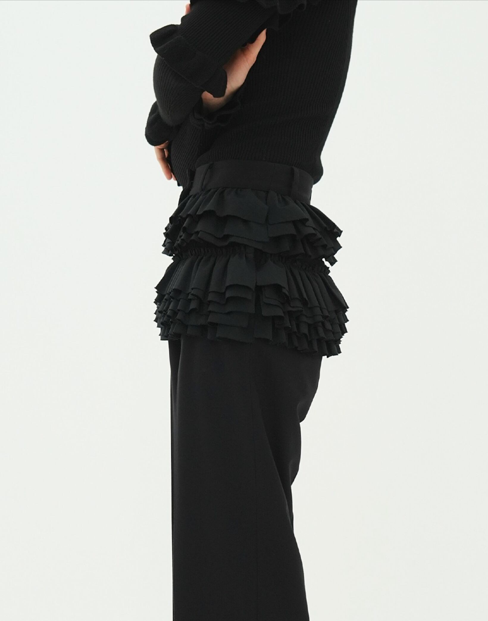 CLANE FRILLED SLACKS BLACK | FLICKA ASHIYA