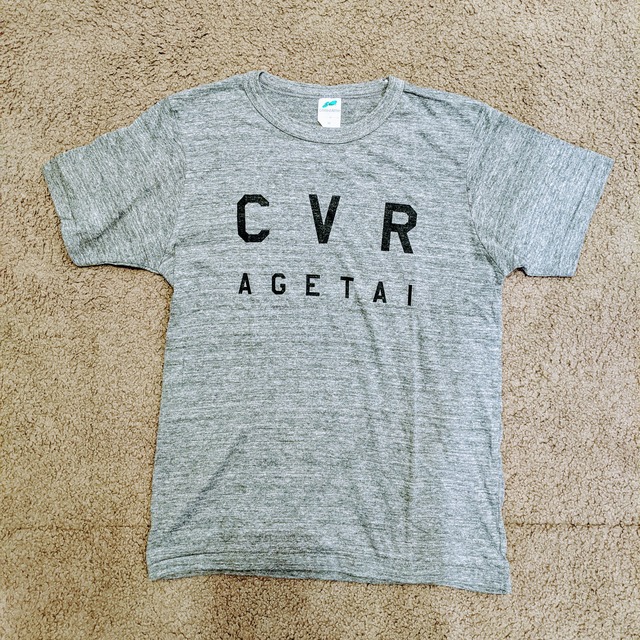 "CVR AGETAI" グレーTシャツ【黒プリント】