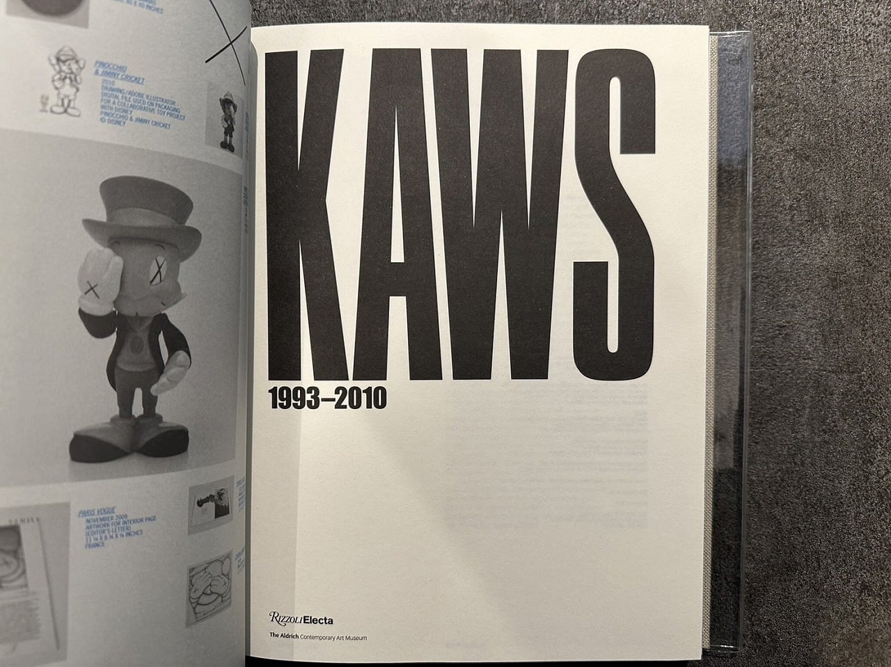 KAWS（Monica Ramírez‑Montagut著） アートブック 【公式通販】