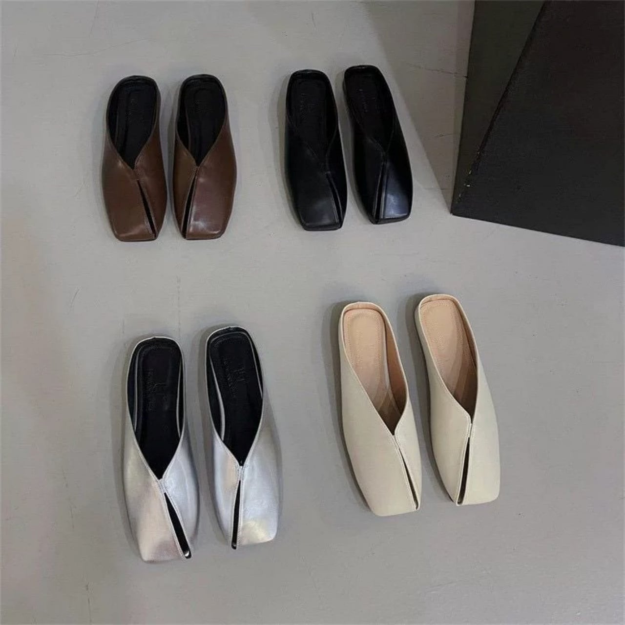 V-Cut Square Toe Mule 01526