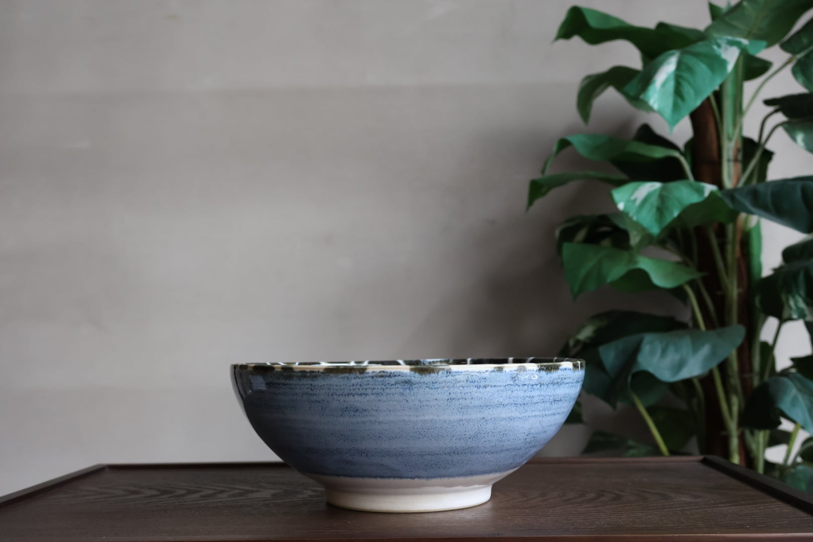 美濃焼 Brush Blue ブラッシュブルー めん丼 点打 | うつわ通販 土岐