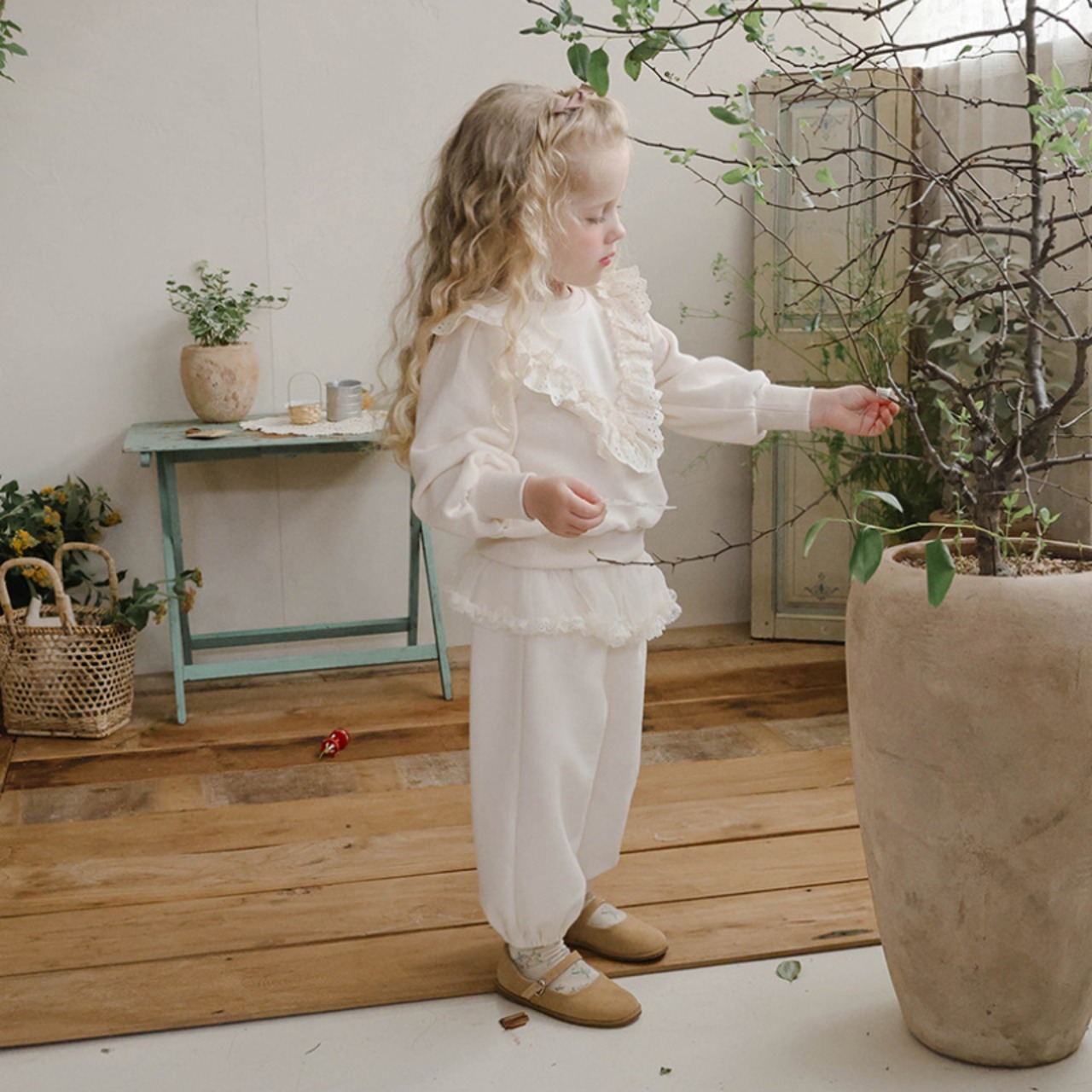 「予約販売」秋ｖ型フリル付きトレーナー