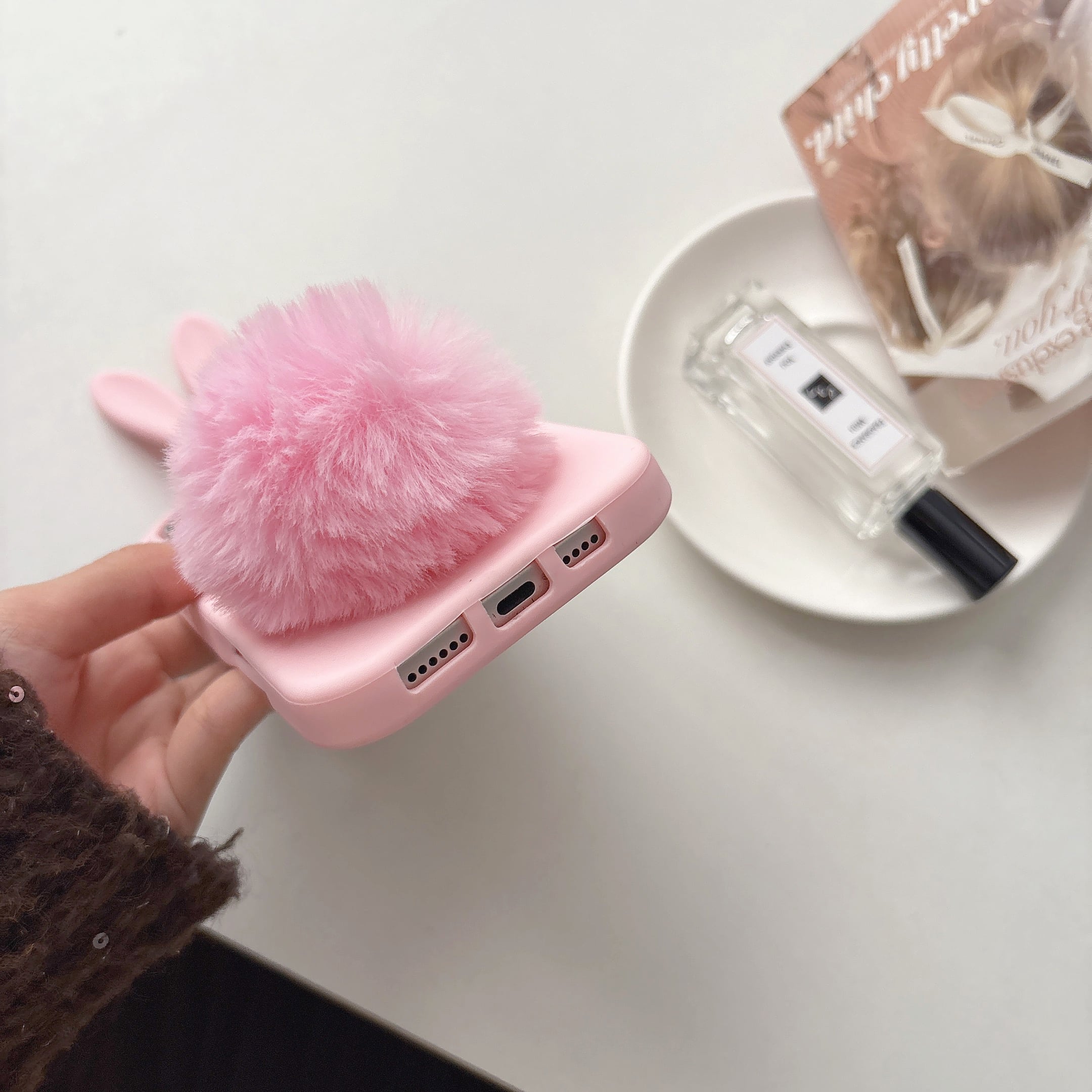 ウサ耳 iPhone 17 16 15 14 13 ケース 可愛い シリコン うさぎ しっぽ