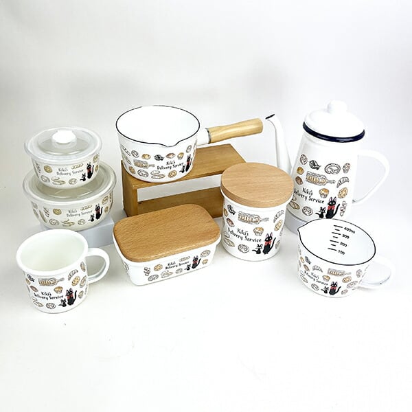 【新品】ジブリパーク　魔女の宅急便　ポーリッシュポタリープレート マグカップ2点 新品】ジブリパーク 魔女の宅急便 ポーリッシュポタリープレート