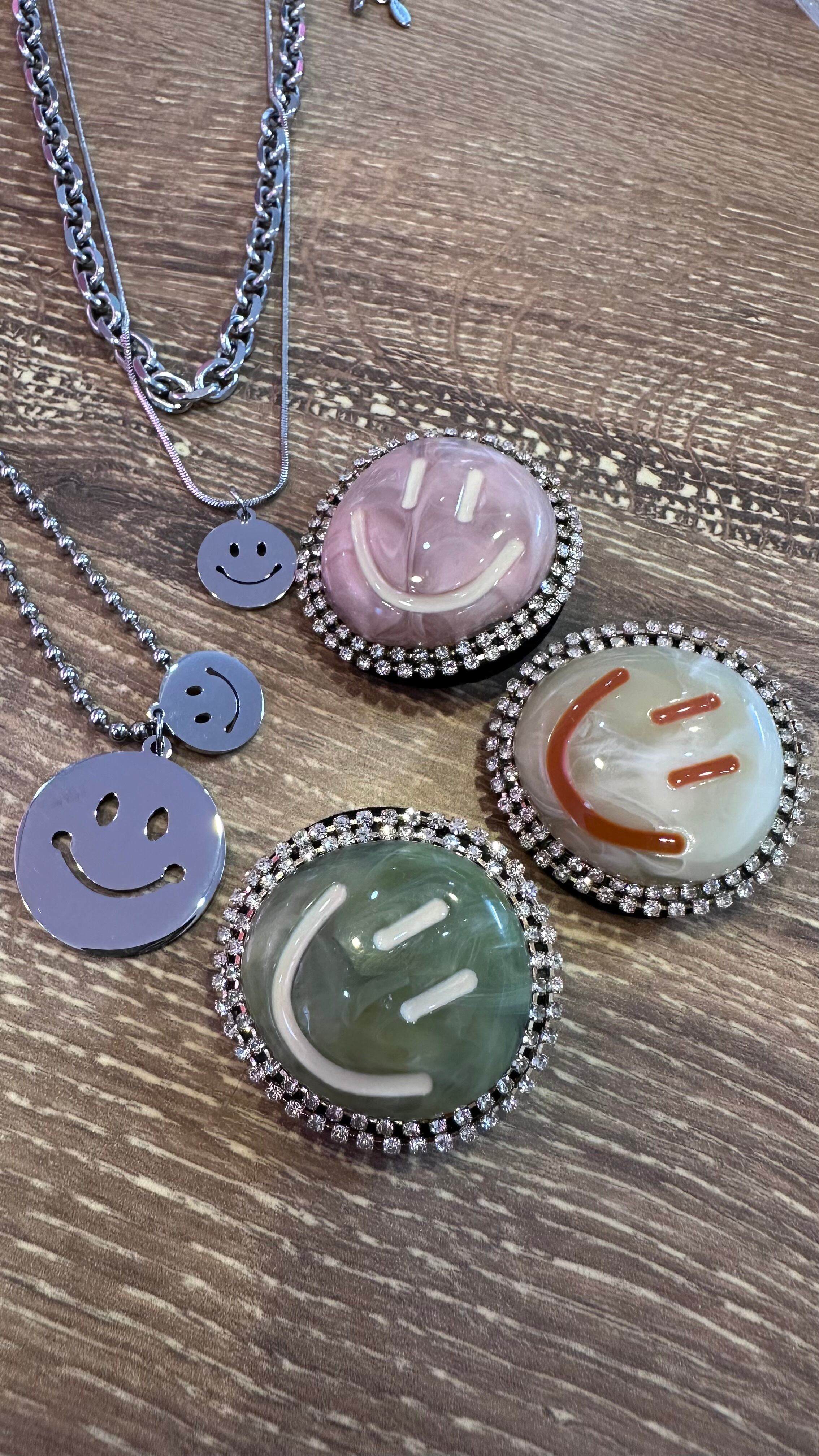 ニコちゃんブローチ1つ　1900