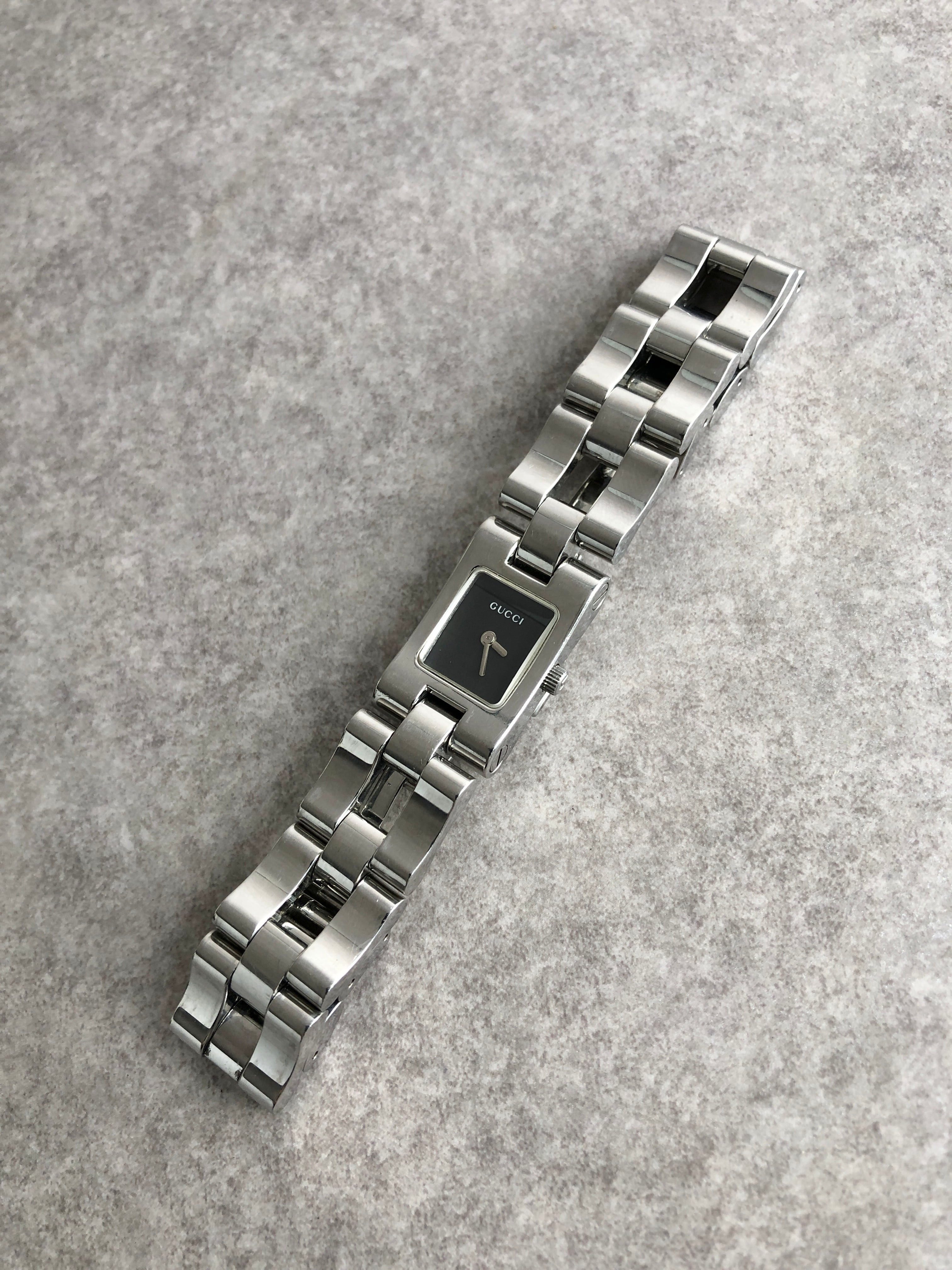 ✨GUCCI✨グッチ✨2305L✨ブラック文字盤✨シルバー✨ヴィンテージ✨腕時計 GUCCI グッチ 腕時計 シルバー スクエア ステンレススチール 2305L