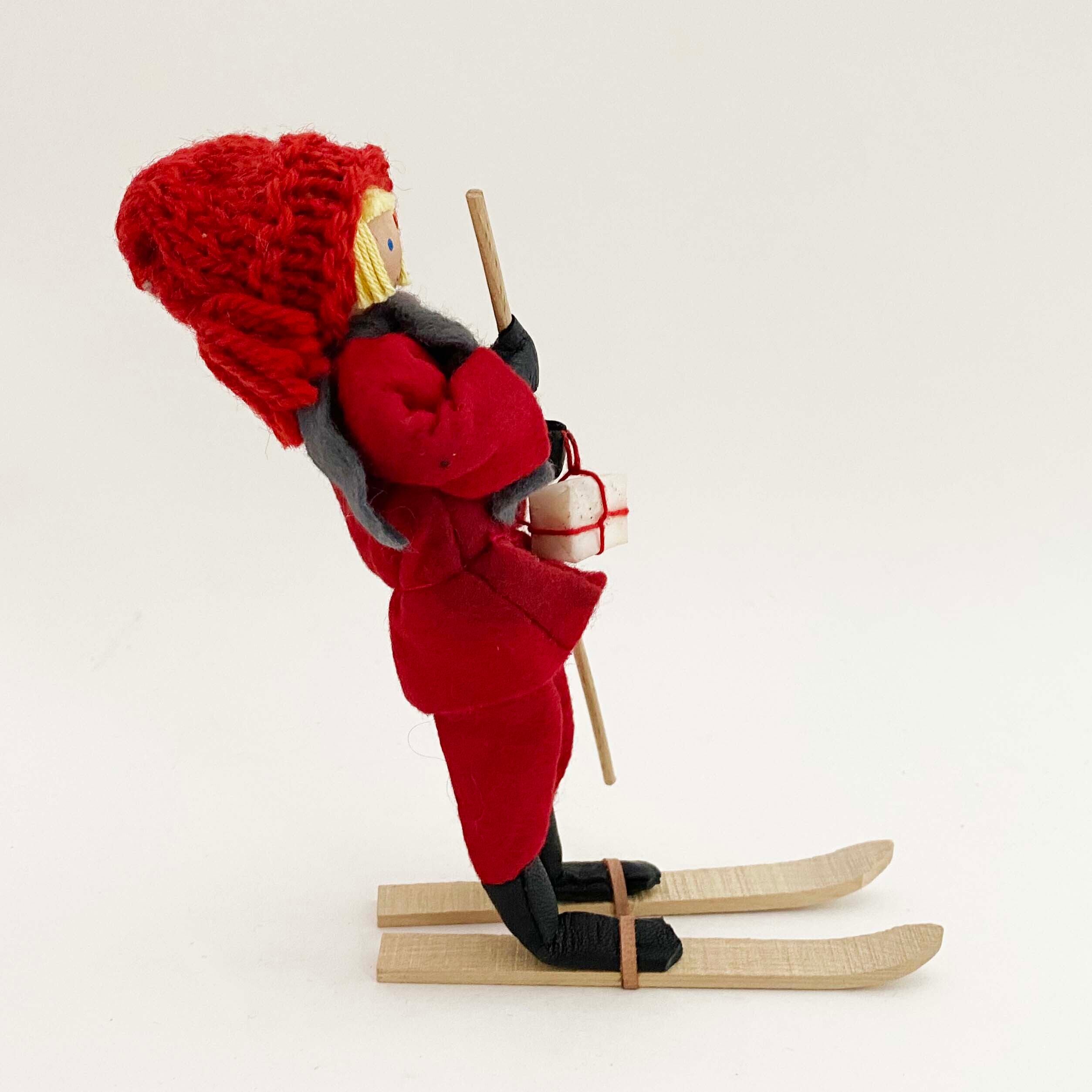 スキーをする少年の木人形（スウェーデン製） | kokeshka