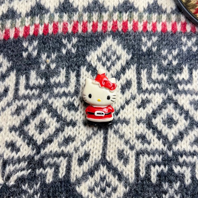 hello kitty santa mini brooch