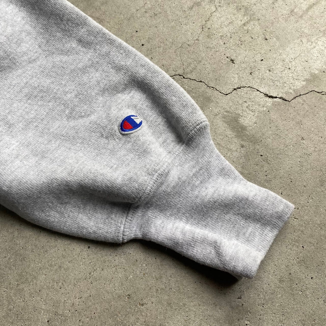 ビッグサイズ 90年代 チャンピオン 刺繍タグ 裏起毛 カレッジ ワンポイントロゴ刺繍 リバースウィーブ メンズM 古着 USA製 Champion REVERSE WEAVE 90S ビンテージ ヴィンテージ スウェット トレーナー ライトグレー 【スウェット】【new22】【WS2202-15】