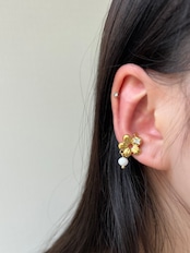 Flower earcuff