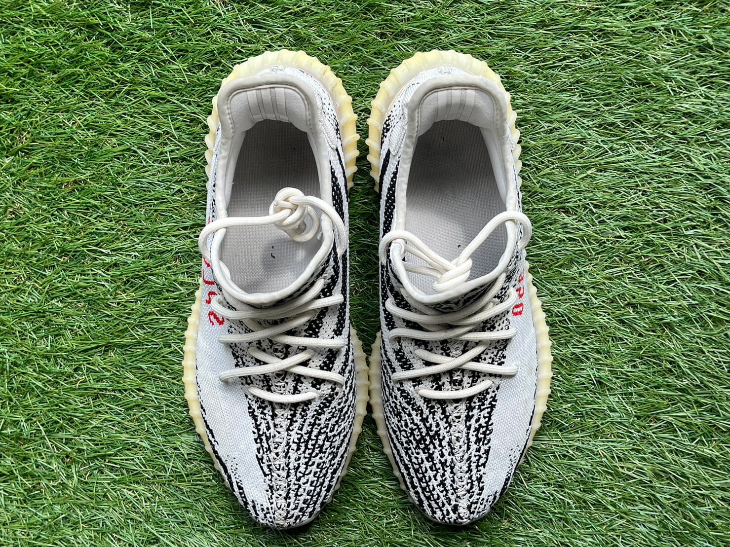 YEEZY BOOST 350 V2 ZEBRA