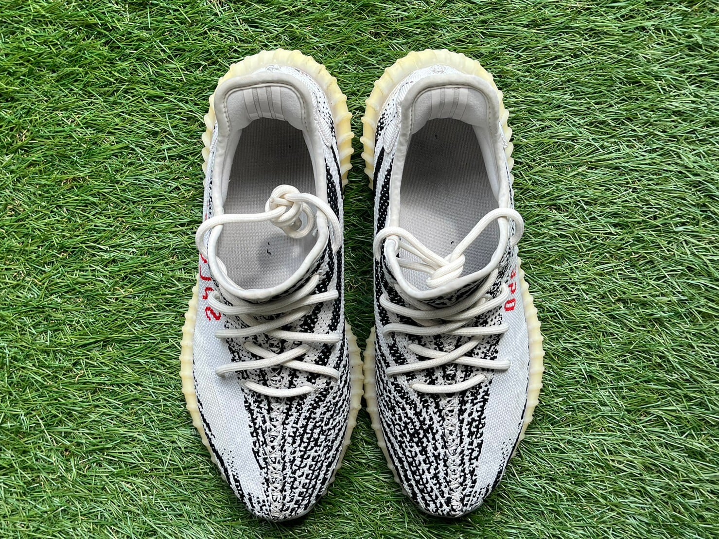 adidas 麗し YEEZY Boost 350 V2  