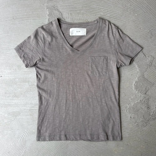 AKM / V-neck short sleeve T-shirt