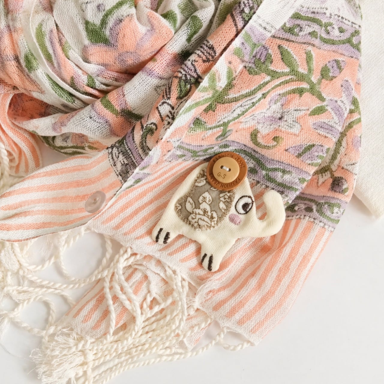 【closet meii】刺繍アニマル ブローチ｜ウサギ・ゾウ・ヒツジ・アヒル