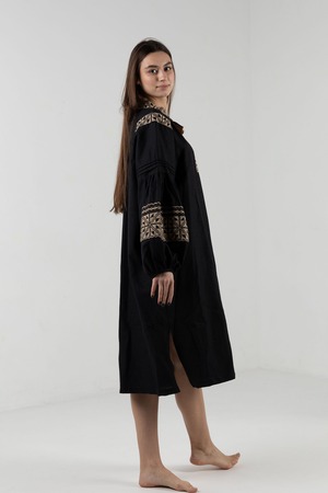 ウクライナ刺繍ヴィシヴァンカ　手刺繍　レディース・フリーサイズ