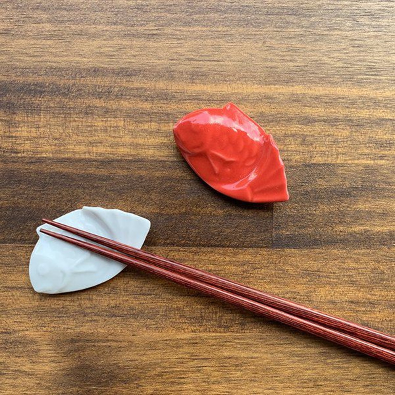 波佐見焼　鯛型ハシオキ　（赤・白） 27-021