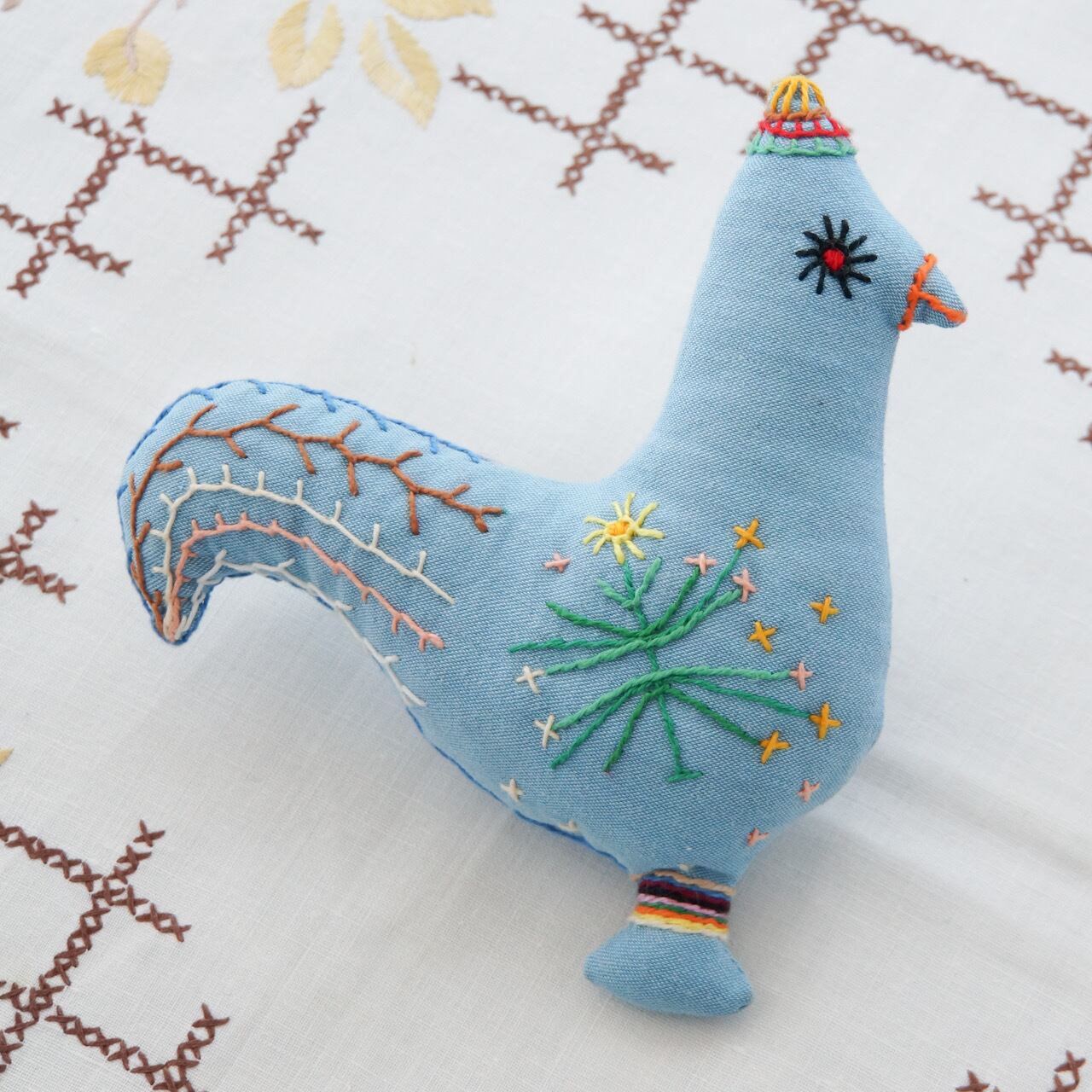 てにをは 繍 ぬいとり エストニア 刺繍のぬいぐるみ とり | Anneli folkcraft