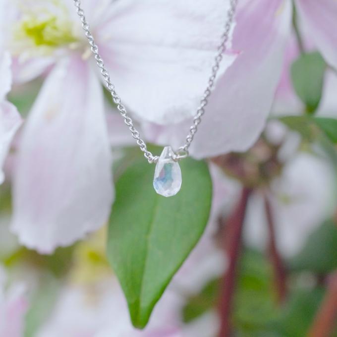 【SV925】✦RainDropRainbow✦.·一粒の虹の雫レインボームーンストーンネックレス.·✦
