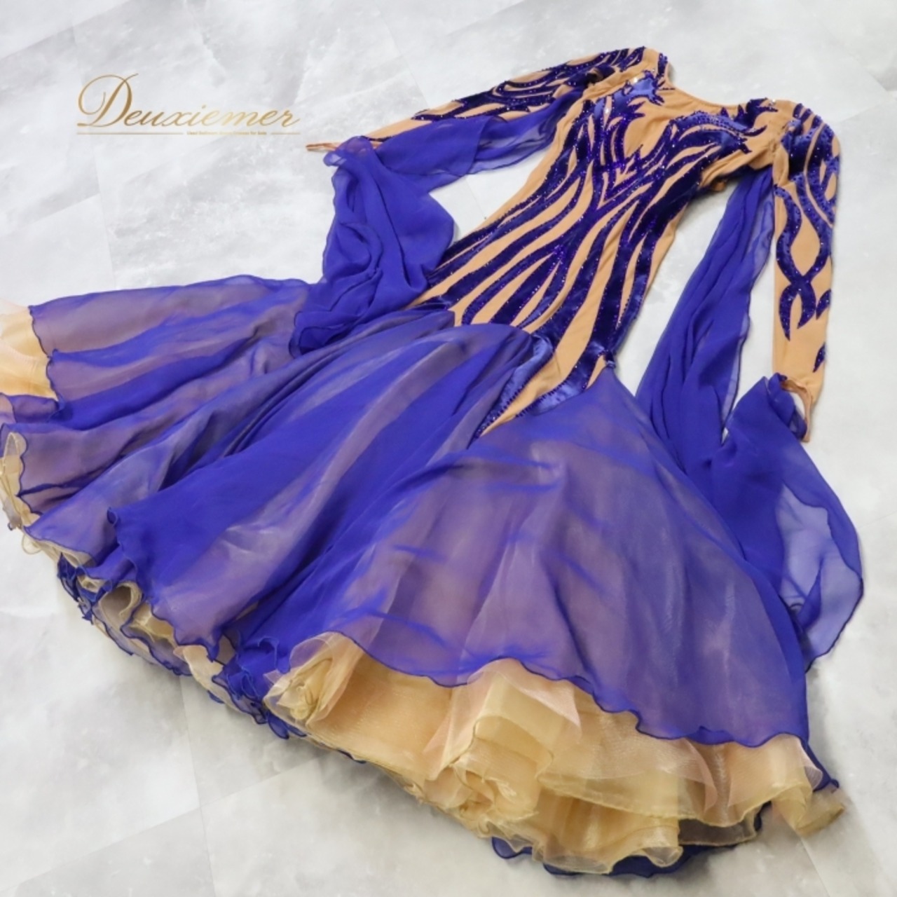 社交ダンス 衣装  スタンダードドレス スタンダード ワンピース ドレス 青 紫 フロート ベロア デモ 競技 ダンス パーティ 発表会 高級感 上品 ベージュ ブルー系 ゴージャス 美しい デザイン 競技用 おしゃれ フォーマル イベント用 エレガント ステージ衣装 パフォーマンス用