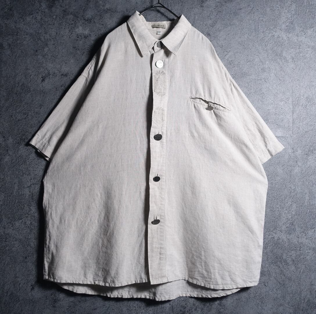 EURO Ivory Flower Motif & Metal Button Tyrolean Shirt