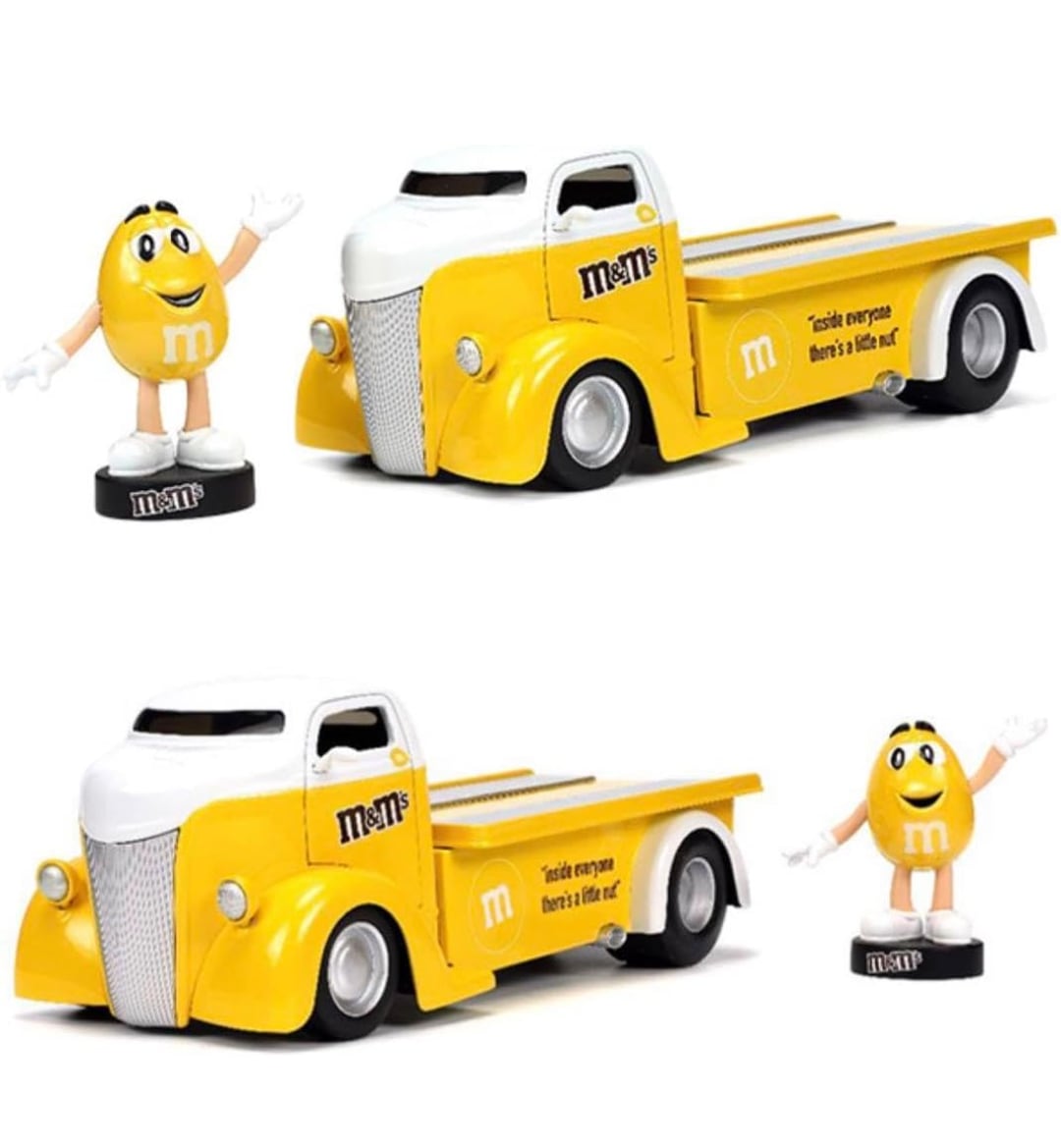 【JADA TOYS 1/24 エムアンドエムズ イエロー フィギア ＆ フォード COE フラットベッド Hollywood Ride M&M’s Yellow 】〚アメリカン雑貨 アメトイ〛