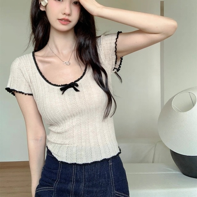 Khaki U-Neck Raw-Edge Knit Short-Sleeve Top