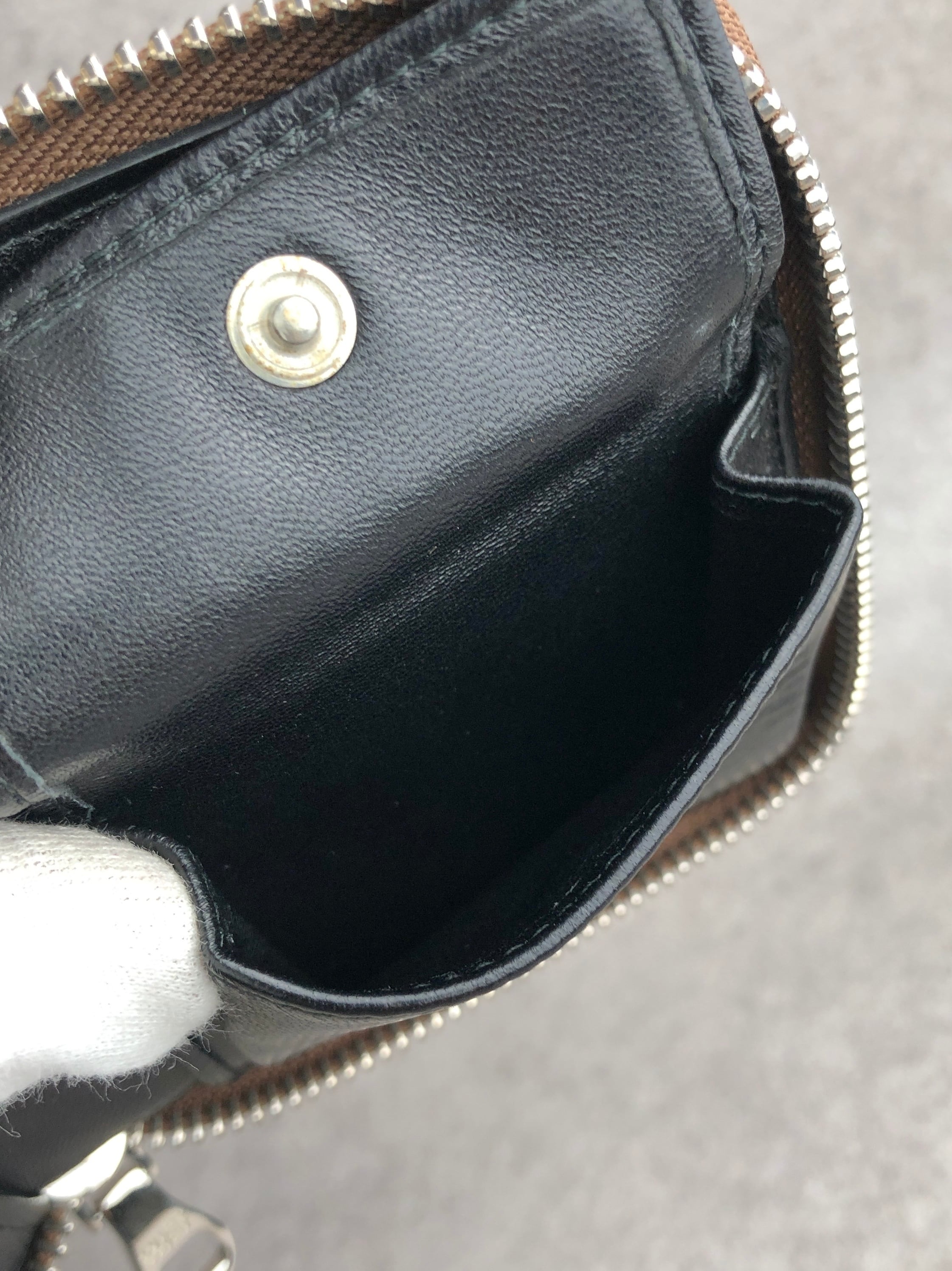 LOEWE ブラウン 二つ折り財布 エンボスロゴ LOEWE（ロエベ） 財布 レディース メンズ ブランド 二つ折り財布