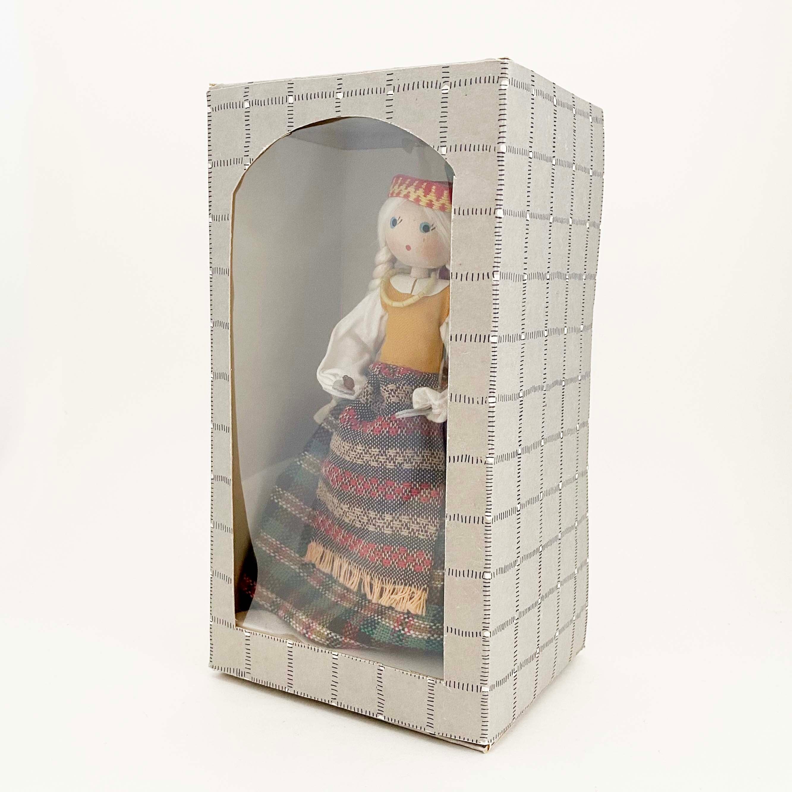 リトアニアの民族人形 ANDO製ヴィンテージ(黄色のベスト)