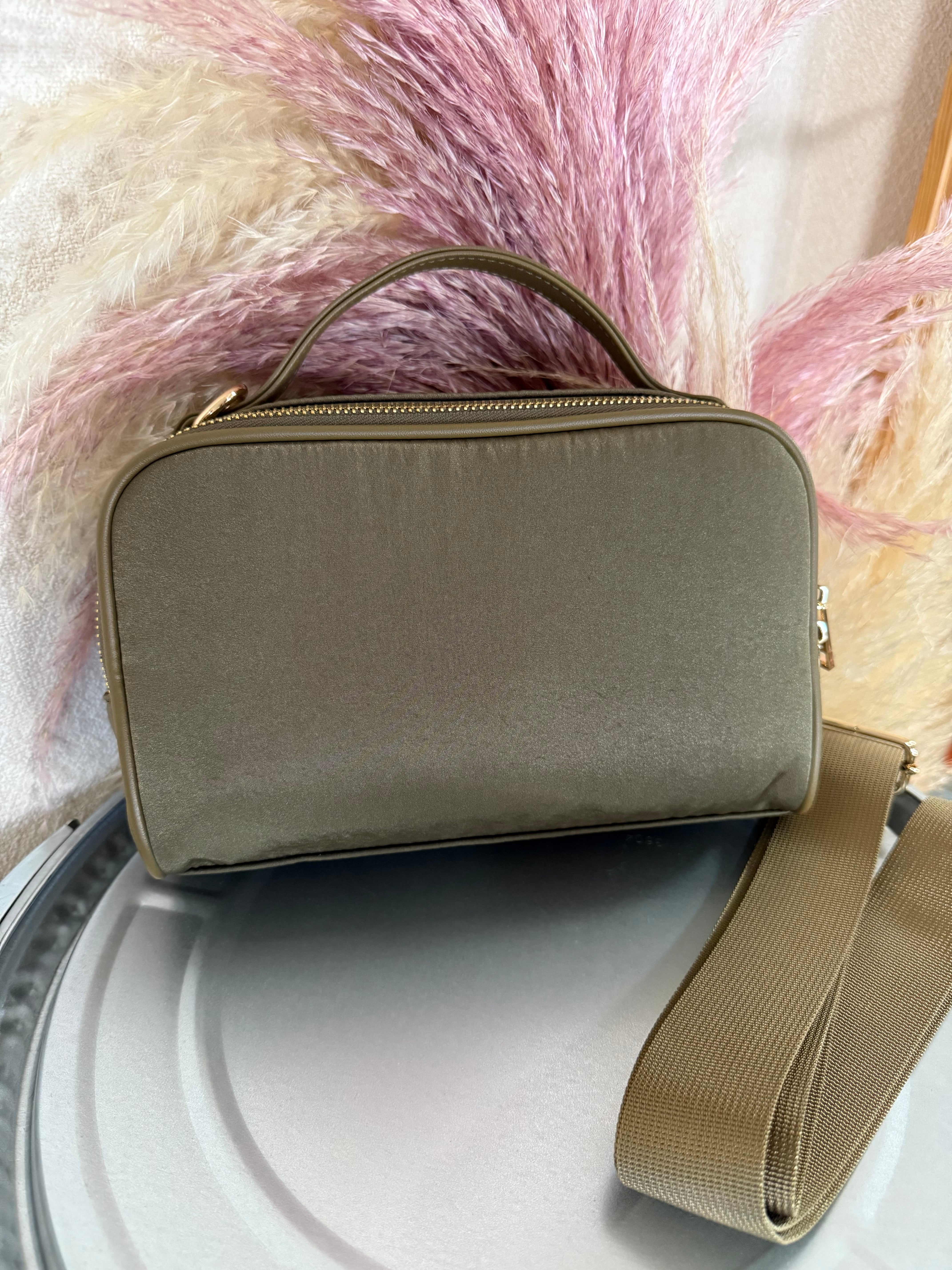 カメラバッグ カーキ | soleile