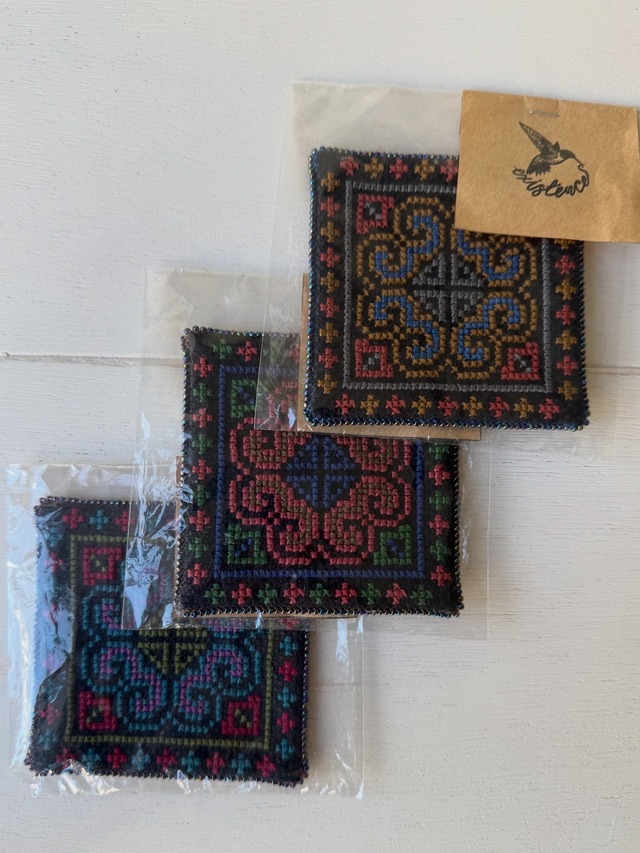 手刺繍existence コースター