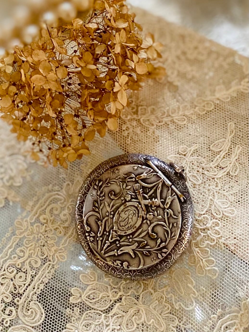 シャテレーン パウダーケース