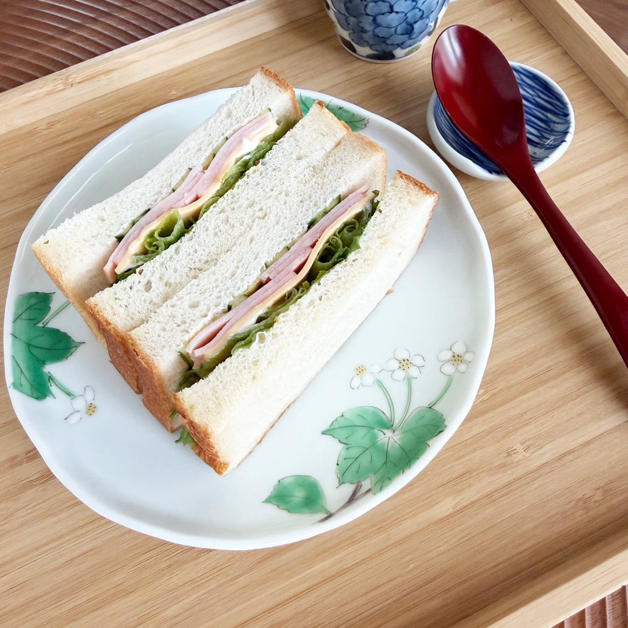 波佐見焼 ハクサンイチゲ 6寸皿（約18cm）｜手描き 和皿 うつわ藍水