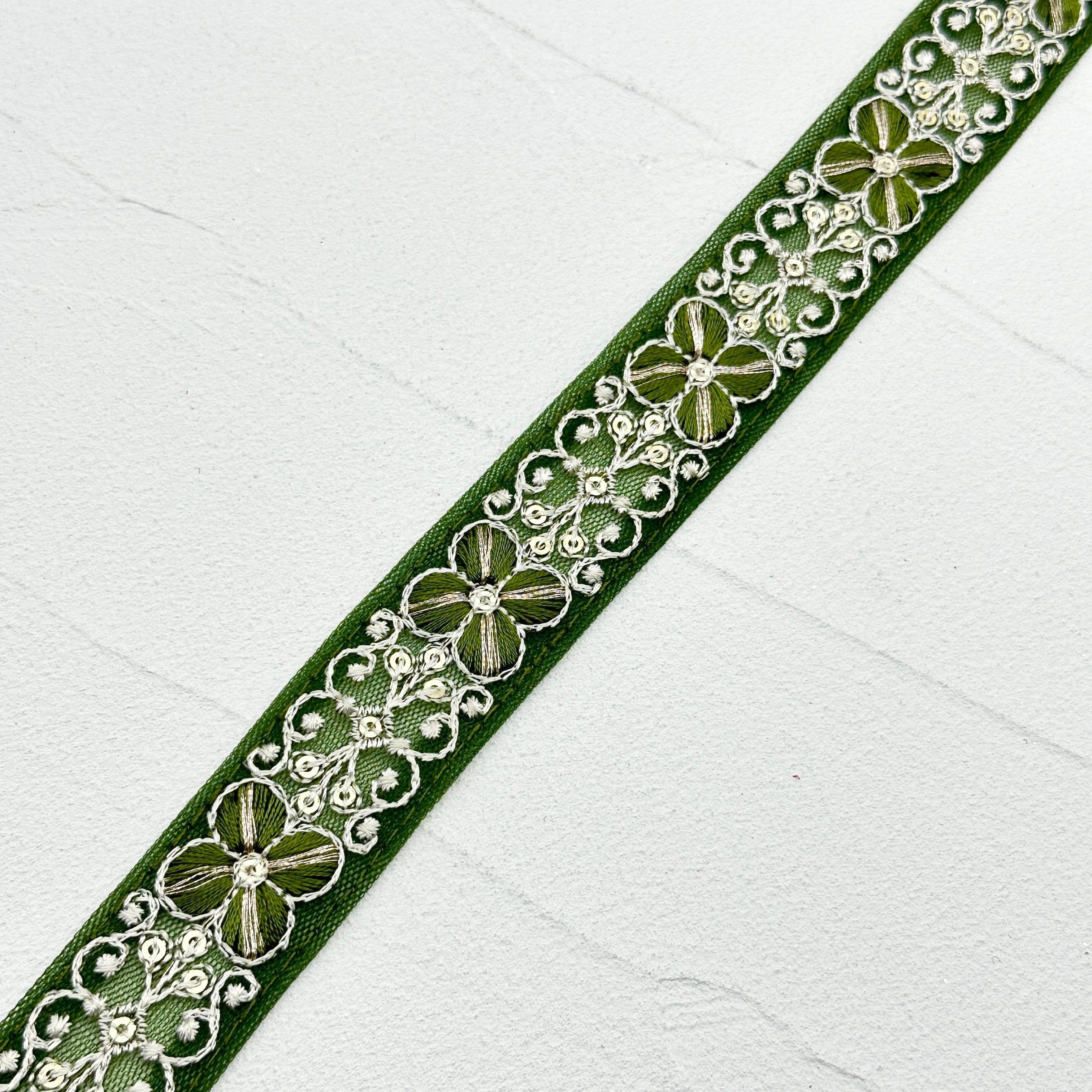 クローバー [グリーン］インド刺繍リボン 1098 | インド刺繍リボン専門