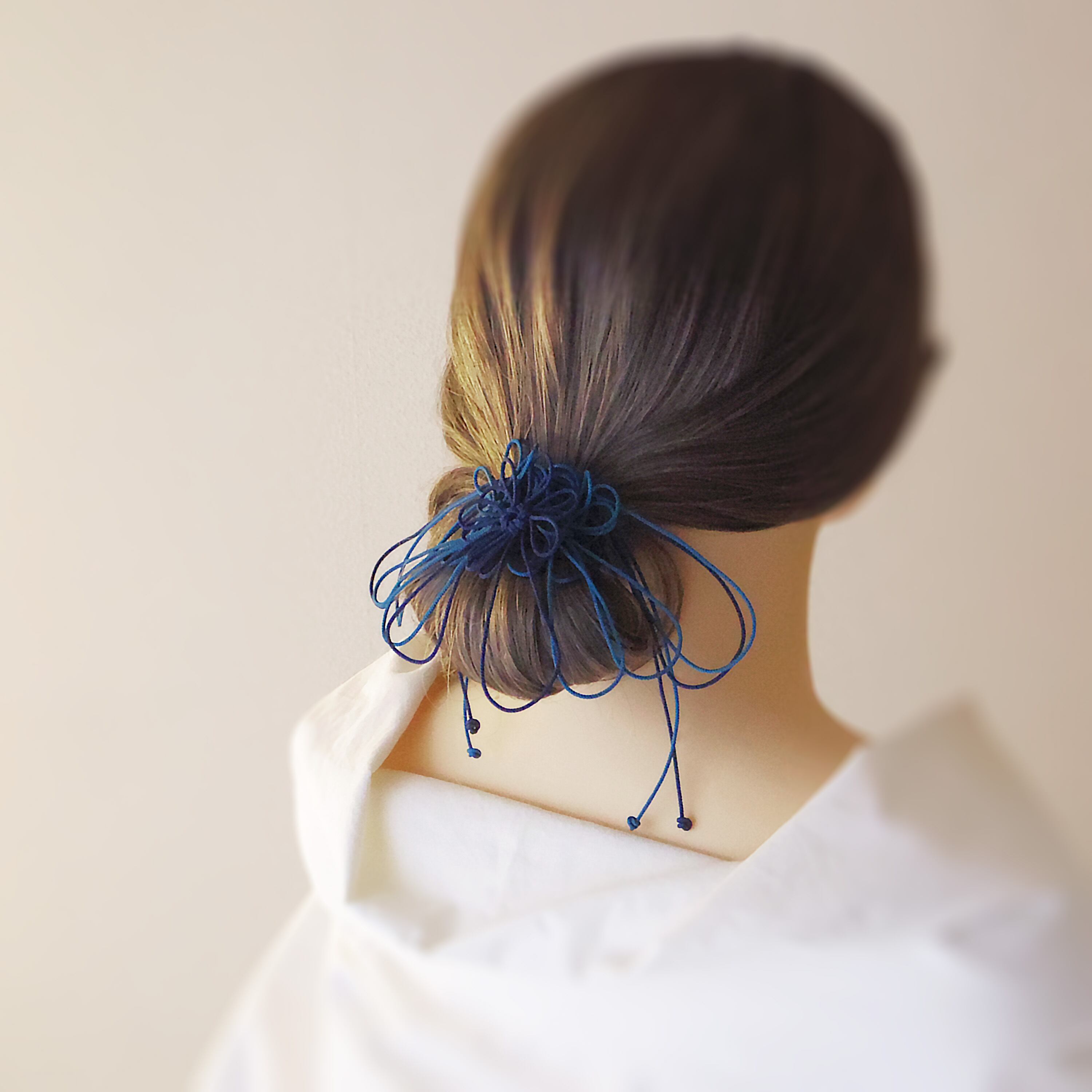 飾り結びヘアゴム「其ノ言ニ時」(濃青×淡青)|着物・浴衣に簡単アレンジで和装ヘア