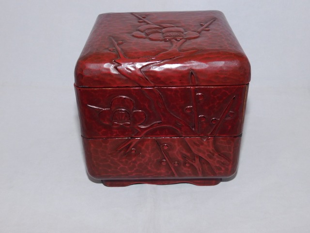 梅模様漆器 Urushi lacquer box (plum) 